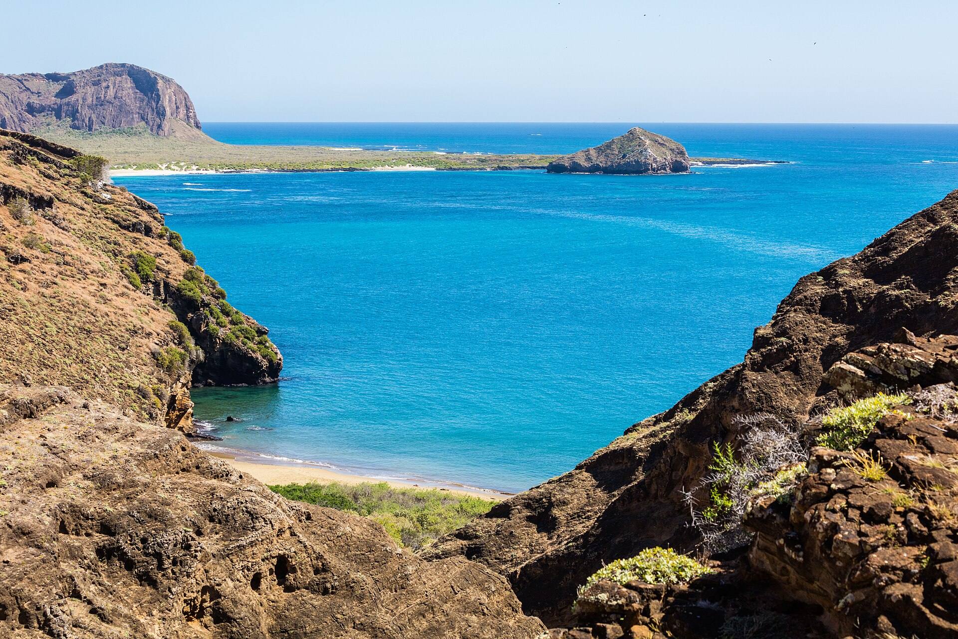 Turquoise bay and volcanic slopes at Punta Pitt, San Cristóbal